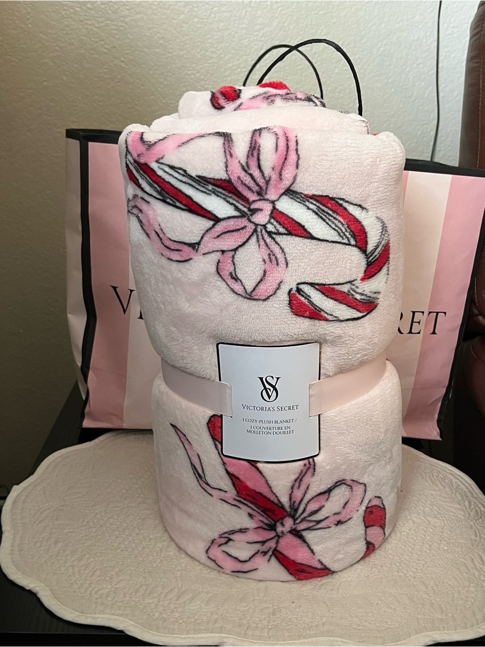 VICTORIA SECRET New 50” X 60 COZY-PLUSH BLANKET SHERPA